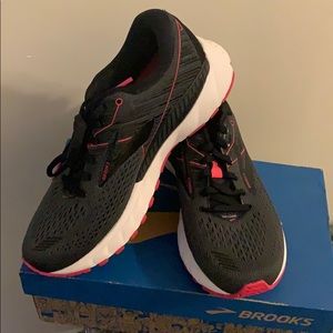 Brooks Running Shoes size 7.5 euro 38.5